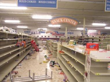 http://staticmotor.com/alanwuorinen/wp-content/uploads/2010/01/swine-flu-grocery-store-empty.jpg